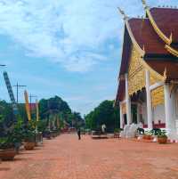 ไหว้พระทำบุญทีวัดเจดีย์หลวงวรวิหานจังหวัดเชียงใหม่