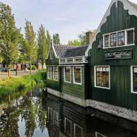 📍 Why Visit in Summer? Just 15 minutes from Amsterdam, Zaandam blends iconic Zaanse Schans windmill