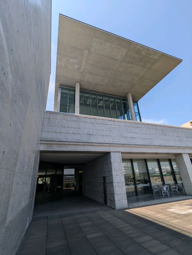 神戶 | 兵庫縣立美術館，安藤忠雄代表性的清水模建築
