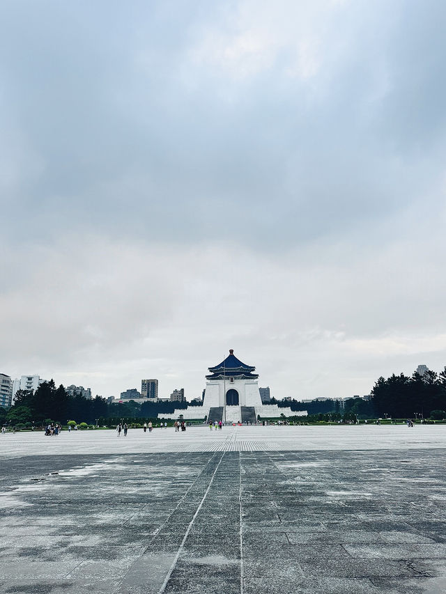 고요하고 아름다운 위엄, 중정 기념관