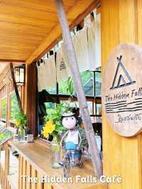 The Hidden Falls ในสวนลับ เป็นคาเฟ่ในจังหวัดชลบุรี