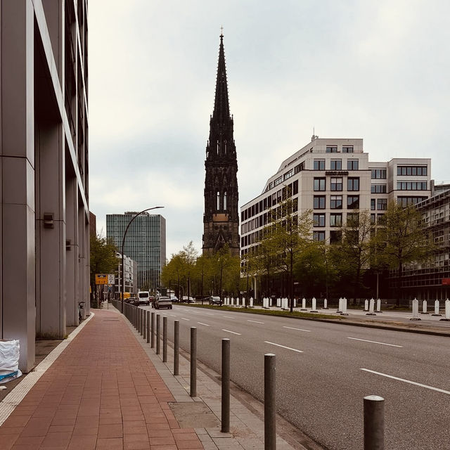 Hamburg Summer Escape: Harbor Breezes & Hidden Courtyards