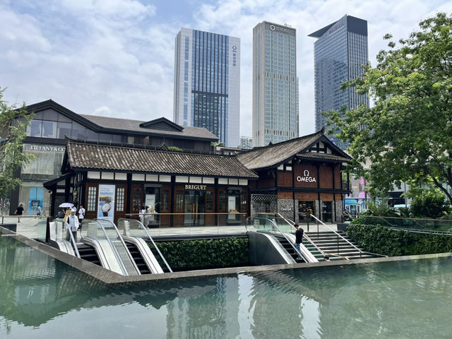 🛍️✨ Chengdu Taikoo Li 太古里 | Where Tradition Meets Trend