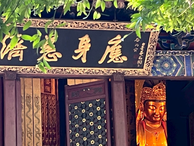 普陀山普濟寺：活大殿內照見本具圓通的心靈