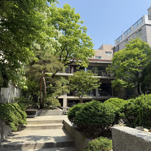 Industrial Soul Meets Slow Coffee – My Visit to Anthracite Seogyo, Seoul