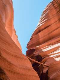 Sun-Kissed Splendor: Discovering the Breathtaking Beauty of Antelope Canyon!