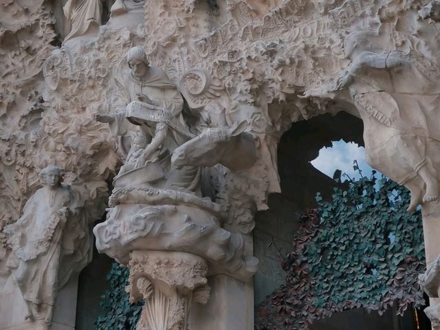 Sagrada Família Is Straight Up Mind Blowing