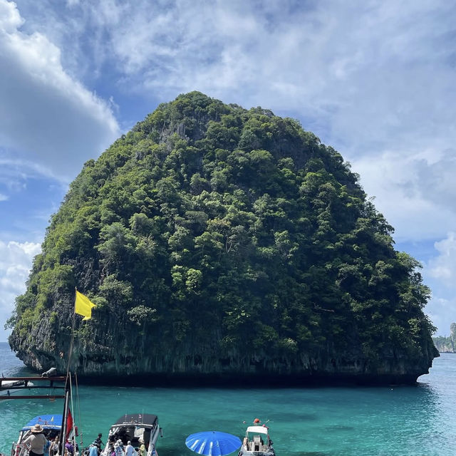 タイのピピ島にある海と山が絶景すぎる素敵な場所✨ タイのピピ島にある海と山が絶景すぎる素敵な場所✨