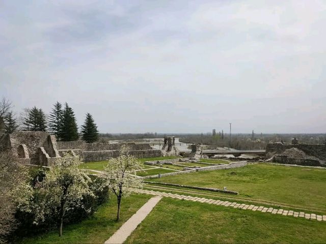 Hidden Ruins and Epic Vibes at Nokalakevi Fortress