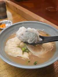 多款不同口味的大大隻餃子加靈魂辣菜脯，食過返尋味