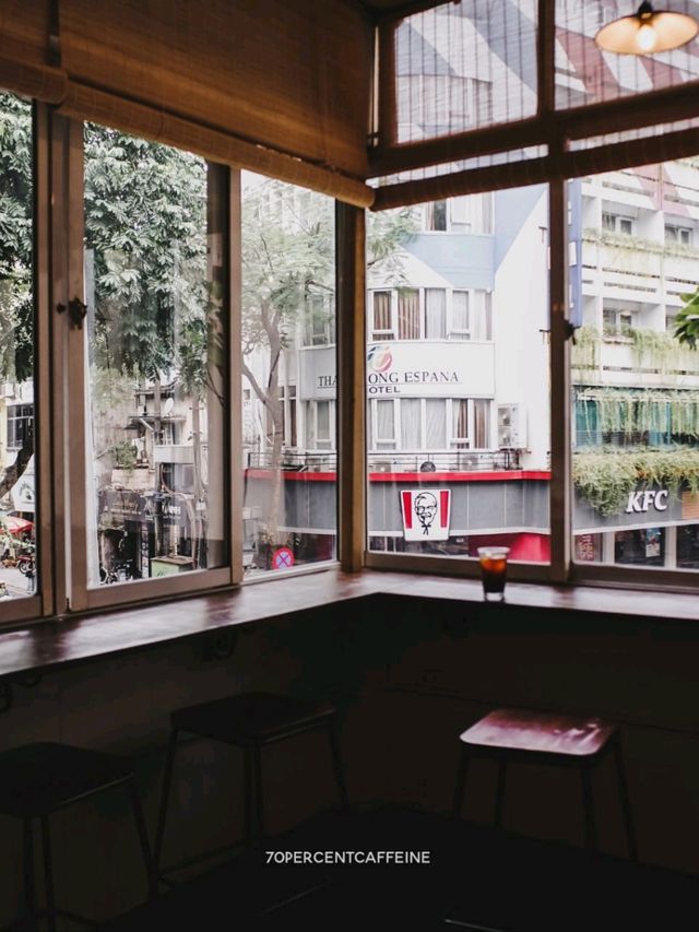 TAY NAM Café
