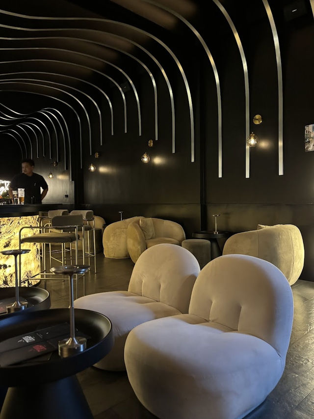 Moonlight House Cafe & Bar Hatyai, Dual-Purpose Delight Under the Moonlight