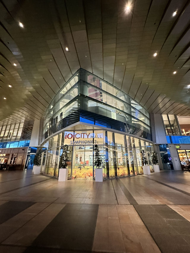 緑と光が広がるモダンな楽園！IOI City Mallの屋外エリアで過ごす贅沢なひととき