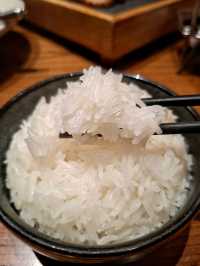 炭燒豬頸肉，外脆內嫩，滿足味蕾