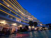 位於陽東夜市旁的 Seashells Phu Quoc Hotel & Spa，是旅客到富國島時最受歡迎的五星級酒店之一。