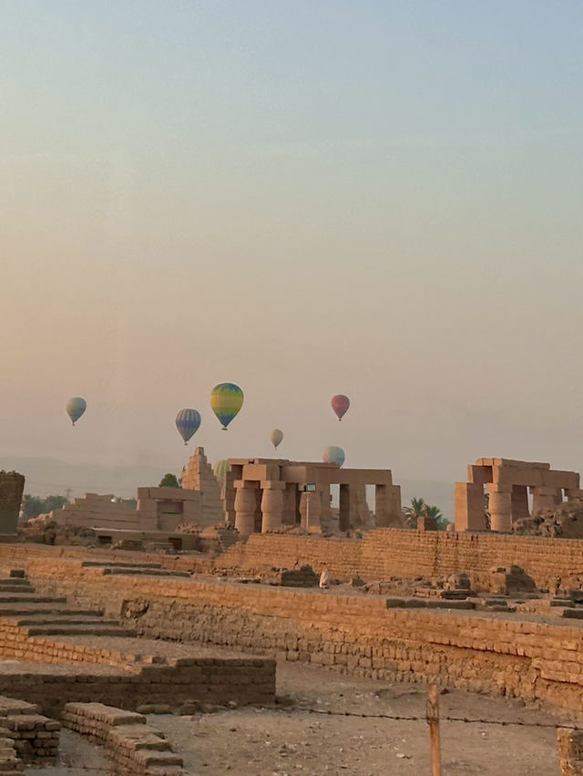 🌟 Colossi of Memnon – Luxor, Egypt
