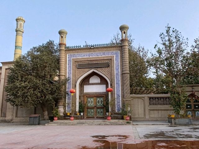 Amanishah Khan Square: Where History and Art Converge