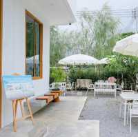 Bombyx Mori Cafe หัวหิน