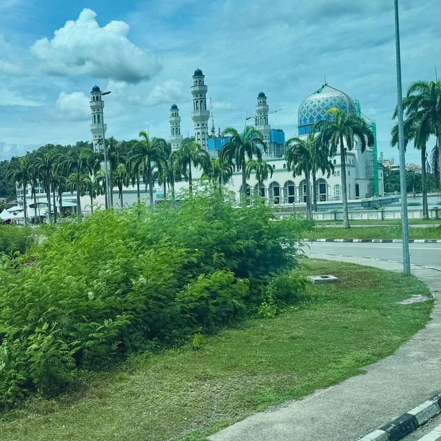 Tranquil Reflections at Masjid Bandaraya, Kota Kinabalu Tranquil Reflections at Masjid Bandaraya, Kota Kinabalu