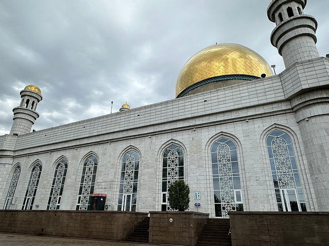 The Central Mosque of Almaty - Relaxed mosque!
