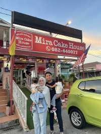 Escape to Kuching: A Day of River Magic & Colorful Culture! 🛶✨