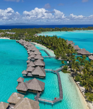 Bora Bora adalah tempat yang tampak seperti mimpi sampai Anda melihatnya dengan mata kepala sendiri… 🇵🇫💙