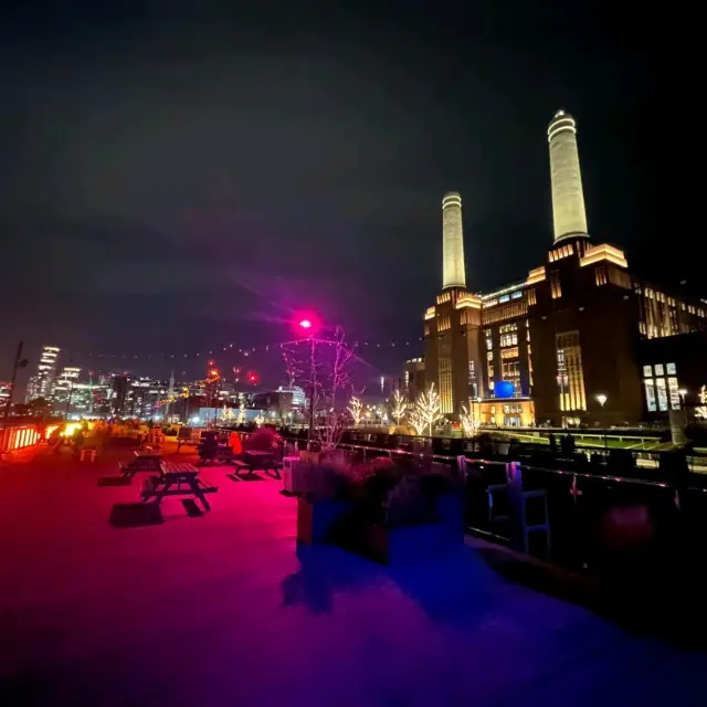 Glowing light festival returns to London!