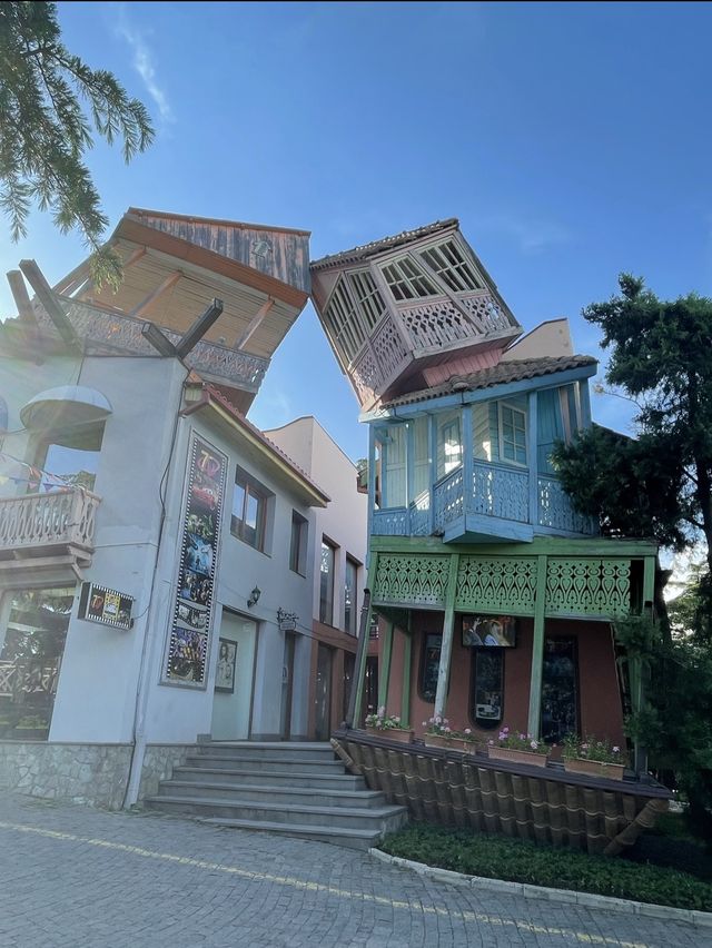 【ジョージア🇬🇪/丘の上の遊園地『ムタツミンダ公園⛲️』】