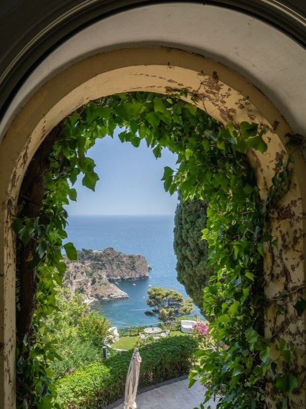 Sicily: Isle of Splendor