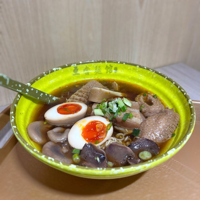 【秘製滷水車仔麵 金沙脆皮牛坑腩】