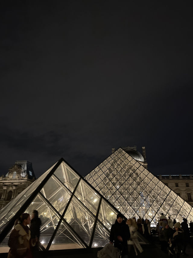 Sparkles and Dreams: Seeing the Eiffel Tower Light Up