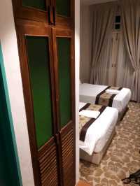 “Peranakan Charm: Insta-Worthy Boutique with Warm Service”