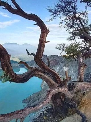 🌋 Ijen Volcano – The Blue Fire and Sulfuric Wonders of East Java