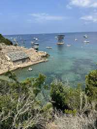 Sail into the Mediterranean charm of Isola del Giglio!