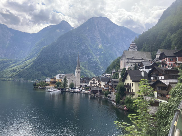 Hallstatt - a picture-perfect village in Austria ⛰️ Hallstatt - a picture-perfect village in Austria ⛰️