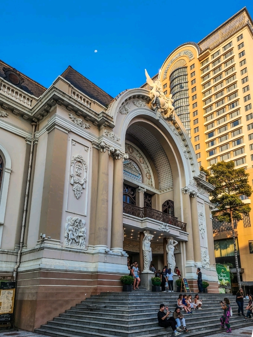 A O Show at Saigon Opera House is worth your evening