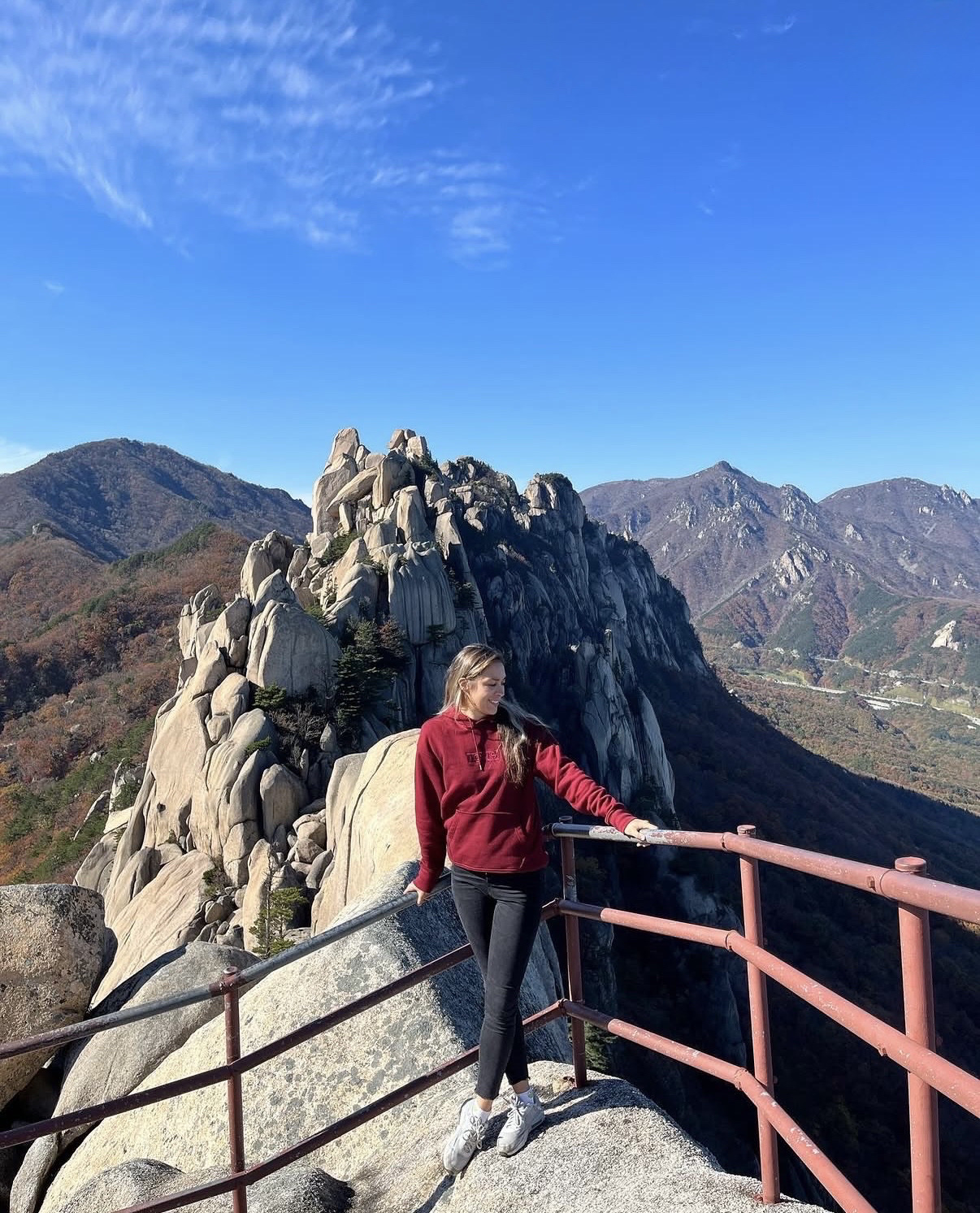 🏔 Seoraksan Mountain Park in South Korea! 🍁