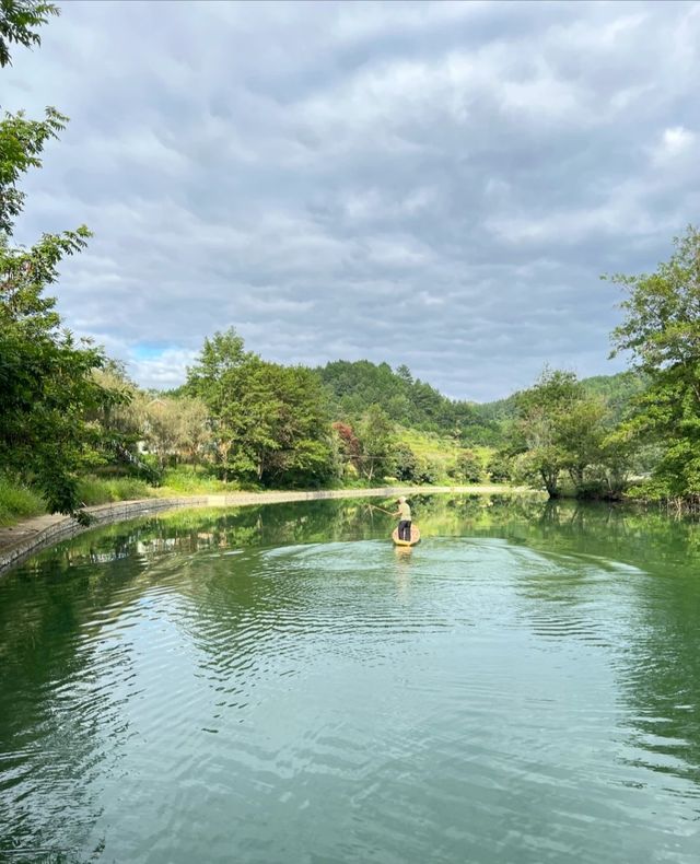 在貴州小七孔景區周邊度假村，探索田園風光