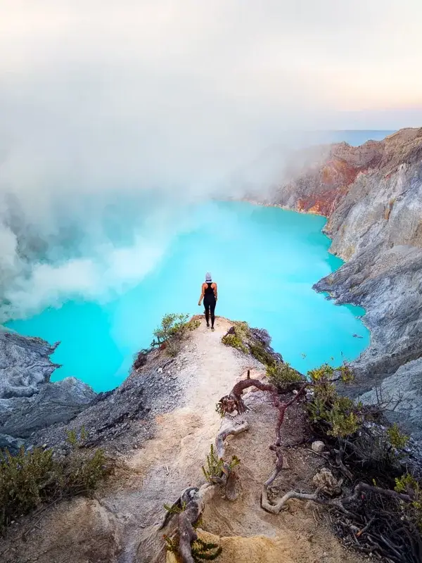 The only blue fire Ijen volcano nanny-level travel guide in Asia