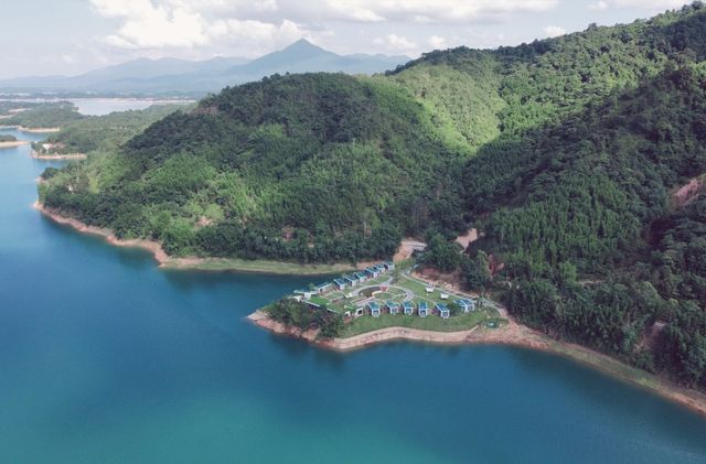 萬綠湖畔超炫太空艙，枕山水入夢