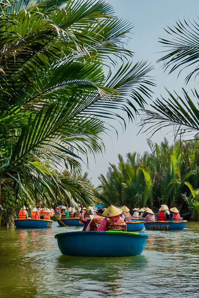 25元就能體驗極具越南特色的椰子船