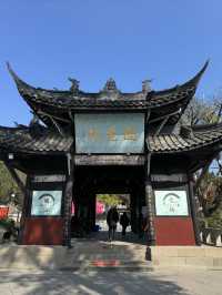 國內唯一擁有“聖旨牌坊”的寺廟,據說祈官很靈~