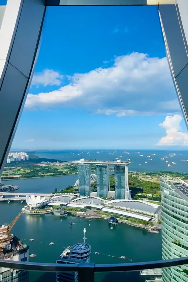 Friends, this free observation deck is really great for taking pictures