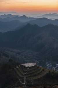 皖南版千里江山圖，飄在雲端的古村