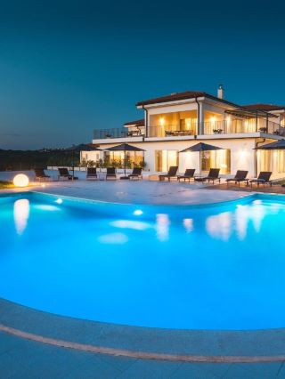 🍇🏨 Istria's Gem: Discover Wine Residence Cattunar! 🌟
