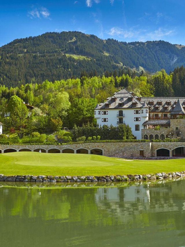 🏔️ Kitzbühel's Cozy Retreat: Alpine Luxury & Relaxation 🛀