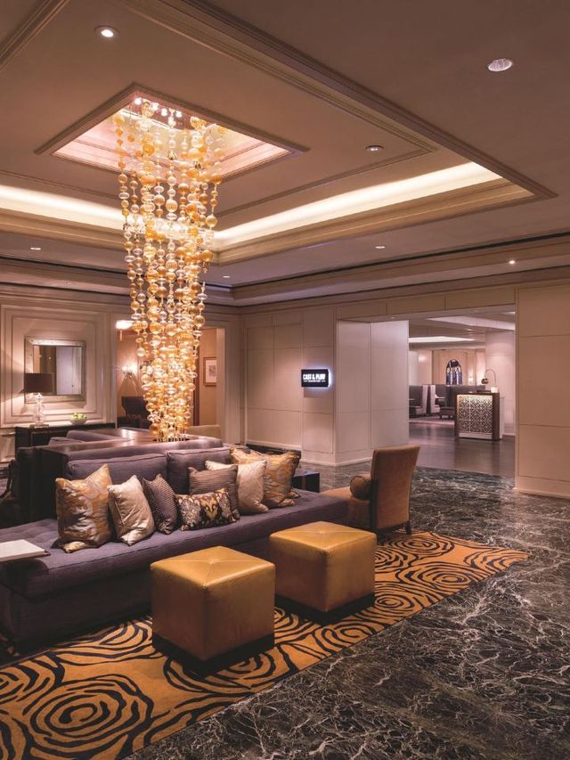 🌟 Marina Delights: Ritz-Carlton's Luxe Stay 🌊