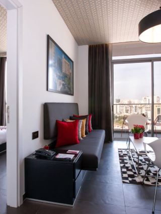 🌟 Beirut's Best: Smallville Hotel Highlights ✨