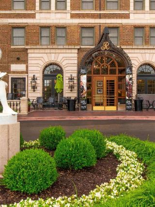 🌟 Kansas City's Finest: The Raphael Hotel Experience 🛎️✨