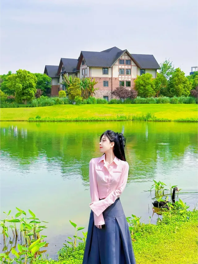 長沙免費打卡聖地，天鵝湖邊的莫內油畫。